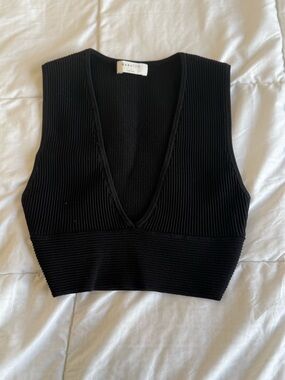 Babaton Black Ribbed Deep V Crop Top